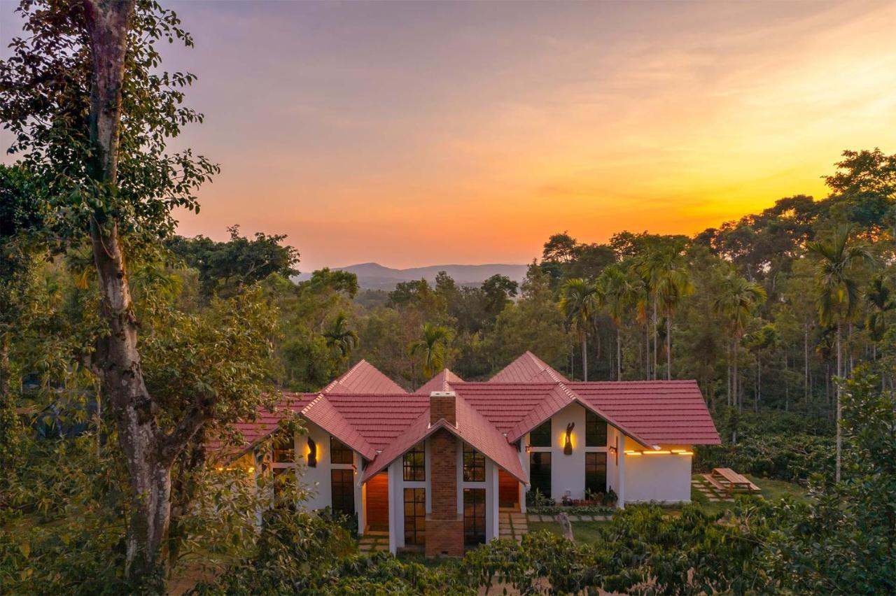 Stayvista At Cicada Chikmagalur 2Bhk Breakfast Included With Amazing View Zewnętrze zdjęcie
